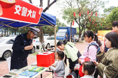 松山湖北部千人同慶元宵，紡織品遮篷下的歡樂時光